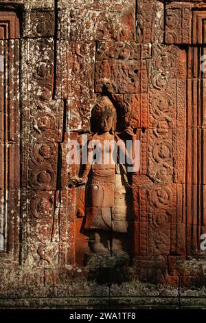 Apsara Devata altes Relief aus Sandstein des Banteay Kdei Tempels im Angkor Komplex, Provinz Siem Reap, Kambodscha. Stockfoto