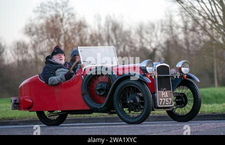 Stony Stratford, UK 1. Januar 2024 Ein dreirädriger Wagen aus dem Jahr 1932 in Stony Stratford zum jährlichen Neujahrsfest für Oldtimer und Oldtimer. Quelle: Sue Thatcher/Alamy Live News Stockfoto