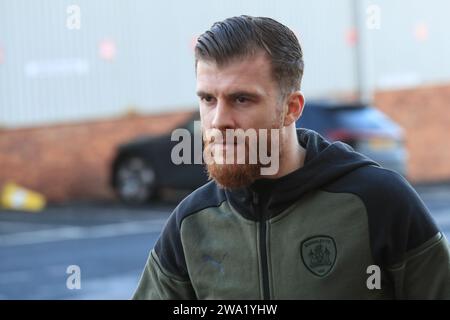 Nicky Cadden aus Barnsley kommt während des Spiels Barnsley gegen Wigan Athletic in Oakwell, Barnsley, Großbritannien, 1. Januar 2024 (Foto: Alfie Cosgrove/News Images) Stockfoto