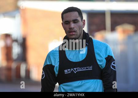 Jon Russell aus Barnsley kommt während des Spiels Barnsley gegen Wigan Athletic in Oakwell, Barnsley, Großbritannien, 1. Januar 2024 (Foto: Alfie Cosgrove/News Images) Stockfoto