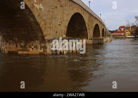 Regensburg, Bayern, Oberpfalz, Donau, Fluss, Steinerne Brücke, Überschwemmung an der Donau in Regensburg Stockfoto