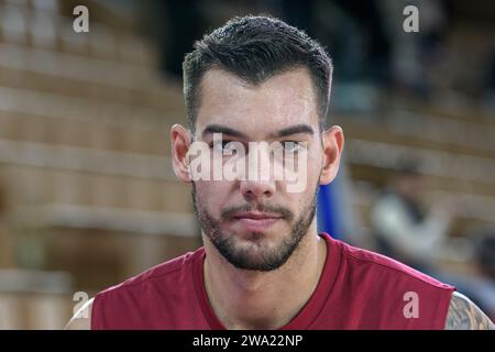 Monaco, Monaco. Dezember 2023. FC Barcelona Spieler #14 Guillermo Gustavo 'Willy' Hernangómez Geuer war im Spiel zwischen AS Monaco und FC Barcelona in der Salle Gaston-Medecin in der 17. Runde der Turkish Airlines Euroleague zu sehen. Endergebnis: AS Monaco 91-71 FC Barcelona. (Foto: Laurent Coust/SOPA Images/SIPA USA) Credit: SIPA USA/Alamy Live News Stockfoto