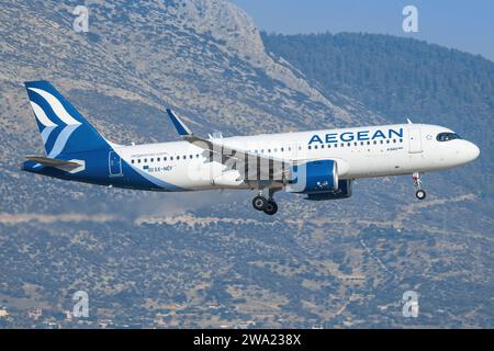 Athen, Griechenland - 28. August 2023: Aegan 320 Neo nähert sich dem Flughafen Athen Stockfoto