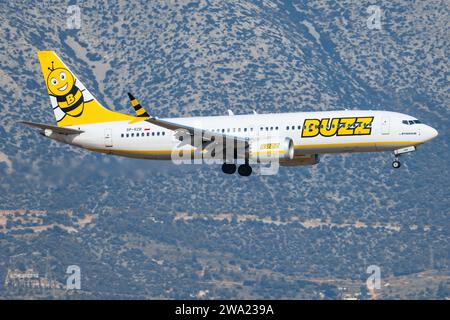 Athen, Griechenland - 28. August 2023: Buzz 737 Max nähert sich dem Flughafen Athen an Stockfoto