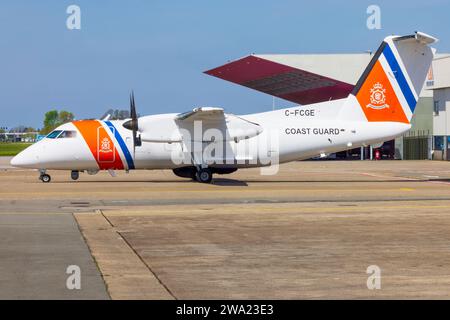 Amsterdam, Niederlande - 28. April 2022: Nederlandse Kustwacht Dash 8 am Flughafen Amsterdam Stockfoto