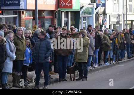 Puckeridge und Essex Union Hunt New Years Parade die Puckeridge und Essex Union Hunt Parade entlang der Maldon High Street in Essex UK zu ihrem jährlichen Neujahrstreffen. Maldon Essex UK Copyright: XMartinxDaltonx Maldon Hunt 010124 MD 204 Stockfoto