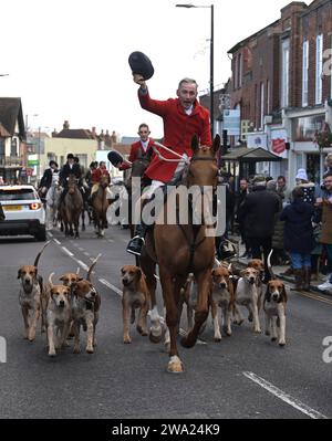 Puckeridge und Essex Union Hunt New Years Parade die Puckeridge und Essex Union Hunt Parade entlang der Maldon High Street in Essex UK zu ihrem jährlichen Neujahrstreffen. Maldon Essex UK Copyright: XMartinxDaltonx Maldon Hunt 010124 MD 248 Stockfoto