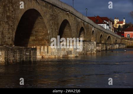 Regensburg, Bayern, Oberpfalz, Donau, Fluss, Steinerne Brücke, Überschwemmung an der Donau in Regensburg Stockfoto