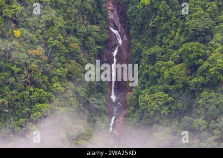 Wunderschöner Wasserfall im Dschungel, Bolivien, Südamerika Stockfoto