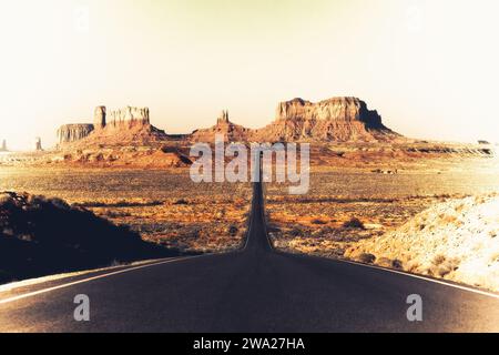 Straße zum Monument Valley, vom Forest Gump Point aus gesehen Stockfoto