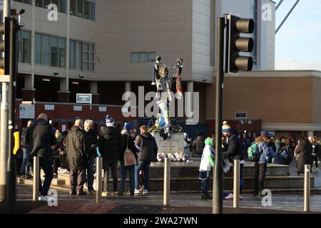 Leeds am Montag, 1. Januar 2024. Die Fans kommen am Montag, dem 1. Januar 2024, in der Elland Road in Leeds Road vor dem Sky Bet Championship-Spiel zwischen Leeds United und Birmingham City an. (Foto: Pat Isaacs | MI News) Credit: MI News & Sport /Alamy Live News Stockfoto