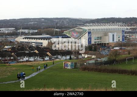 Leeds am Montag, 1. Januar 2024. Die Fans kommen am Montag, dem 1. Januar 2024, in der Elland Road in Leeds Road vor dem Sky Bet Championship-Spiel zwischen Leeds United und Birmingham City an. (Foto: Pat Isaacs | MI News) Credit: MI News & Sport /Alamy Live News Stockfoto