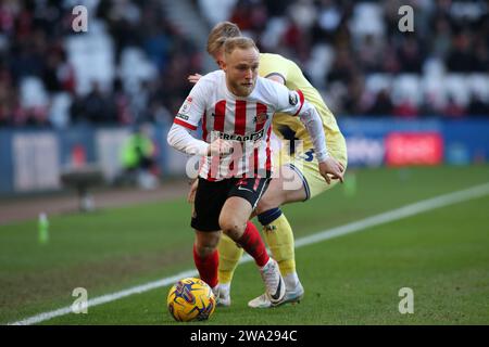 Sunderland am Montag, 1. Januar 2024. Alex Pritchard von Sunderland bricht am Montag, den 1. Januar 2024, beim Sky Bet Championship-Spiel zwischen Sunderland und Preston North End im Stadium of Light in Sunderland von Ali McCann ab. (Foto: Michael Driver | MI News) Credit: MI News & Sport /Alamy Live News Stockfoto