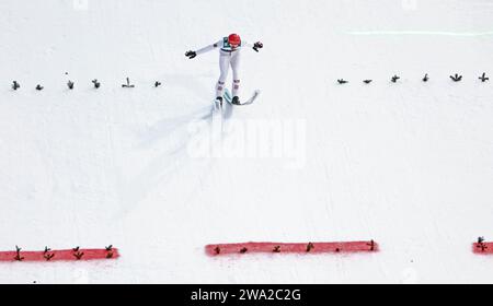 Garmisch Partenkirchen, Deutschland. Januar 2024. Skilanglauf, Skispringen, Weltmeisterschaft, vier-Hügel-Turnier, großer Hügel, Männer: Manuel Fettner (Österreich) landet. Vermerk: Daniel Karmann/dpa/Alamy Live News Stockfoto