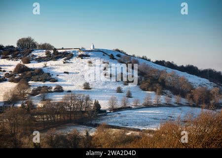 Großbritannien, England, Cheshire, Rainow, Winter, White Nancy auf Kerridge Hill vom Blaze Hill Stockfoto