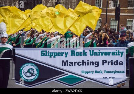 London, England, Großbritannien. Januar 2024. Die Teilnehmer der Londoner Neujahrsparade 2024 fahren durch Whitehall. (Kreditbild: © Vuk Valcic/ZUMA Press Wire) NUR REDAKTIONELLE VERWENDUNG! Nicht für kommerzielle ZWECKE! Quelle: ZUMA Press, Inc./Alamy Live News Stockfoto