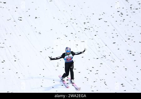 Garmisch Partenkirchen, Deutschland. Januar 2024. Skilanglauf, Skispringen, Weltmeisterschaft, vier-Hügel-Turnier, großer Hügel, Männer: Ryoyu Kobayashi (Japan) landet. Vermerk: Daniel Karmann/dpa/Alamy Live News Stockfoto