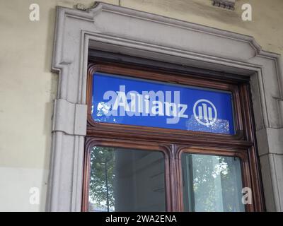 TURIN, ITALIEN - CA. OKTOBER 2022: Allianz Storefront Schild Stockfoto