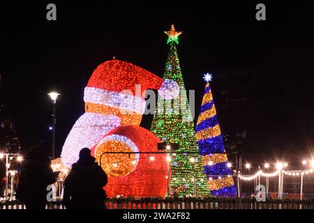 Bournemouth wird von mehr als 100 festlichen Lichtern mit Christmas Tree Wonderland beleuchtet. Stockfoto