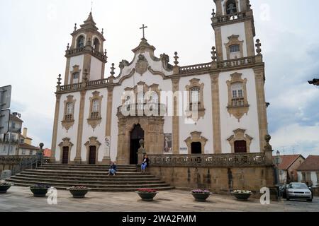 Rokoko-Fassade aus dem 18. Jahrhundert der Kirche Santa Casa da Misericordia de Viseu, Portugal Stockfoto