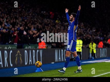 Tom Cannon aus Leicester City feiert das dritte Tor ihrer Mannschaft während des Sky Bet Championship Matches im King Power Stadium in Leicester. Bilddatum: Montag, 1. Januar 2024. Stockfoto