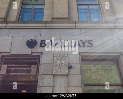 DUNDEE, Großbritannien – 12. SEPTEMBER 2023: Barclays Bank Sign Stockfoto