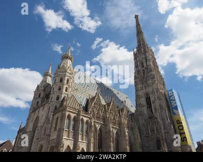 WIEN, ÖSTERREICH - CA. SEPTEMBER 2022: Stephansdom Übersetzung St. Stephansdom Kirche Stockfoto