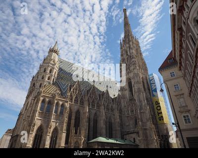 WIEN, ÖSTERREICH - CA. SEPTEMBER 2022: Stephansdom Übersetzung St. Stephansdom Kirche Stockfoto