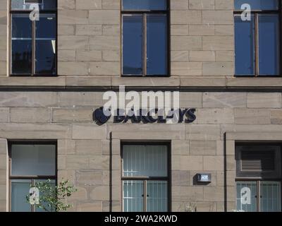 DUNDEE, Großbritannien – 12. SEPTEMBER 2023: Barclays Bank Sign Stockfoto