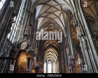 WIEN, ÖSTERREICH - CA. SEPTEMBER 2022: Stephansdom Übersetzung St. Stephansdom Kirche Stockfoto