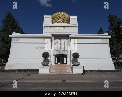 WIEN, ÖSTERREICH - UM 2022: Wiener Secession von Olbrich um 1897, der Zeit Ihre Kunst Ihre Freiheit Ver Sacrum Übersetzung in jedes Alter Stockfoto