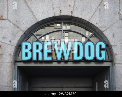 ABERDEEN, Großbritannien – 14. SEPTEMBER 2023: BrewDog Pub Sign Stockfoto