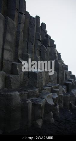 Basaltsäulen in Island am Reynisfjara Stockfoto