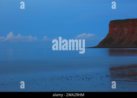 Hunt Cliff and Saltburn Beach in Twilight, Saltburn-by-the-Sea, North Yorkshire, England, Großbritannien. Stockfoto