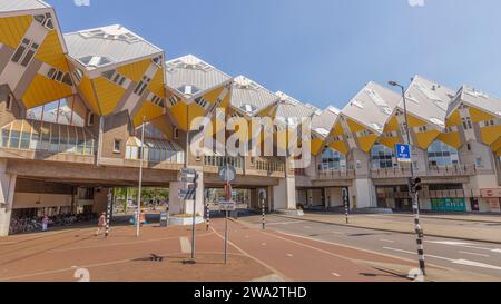Cube Houses oder Kubuswoningen auf Niederländisch sind eine Reihe innovativer Häuser, die vom Architekten Piet Blom entworfen wurden. Stockfoto