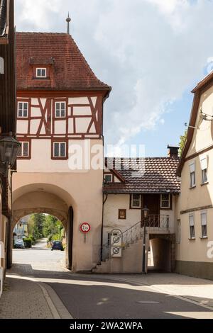 Wachturm und Stadttor für die Stadt Lauda-Königshofen in Bayern. Stockfoto