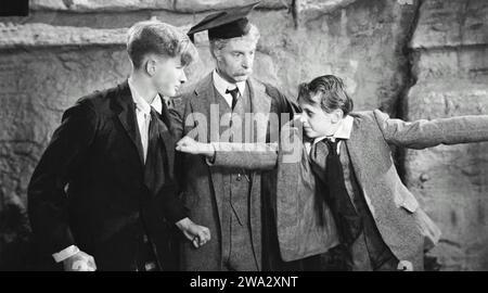 AUF WIEDERSEHEN, MR CHIPS 1939 MGM-Film mit Robert Donat Center Stockfoto