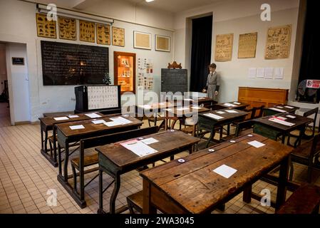 Schulmuseum, ein Museum mit Möbeln, Büchern und anderen Artefakten, die in französischen Schulen von 1880 bis 1960 verwendet wurden, Carcassonne, Frankreich Stockfoto