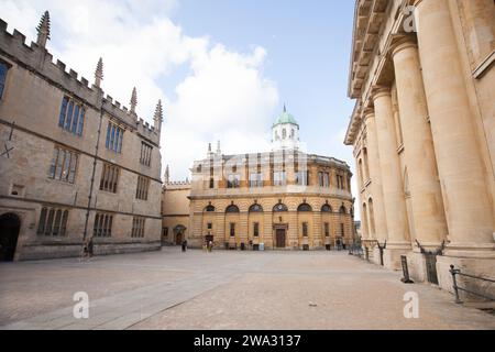 Das Sheldonian Theatre und die Bodleian Library sind Teil der University of Oxford in Großbritannien Stockfoto