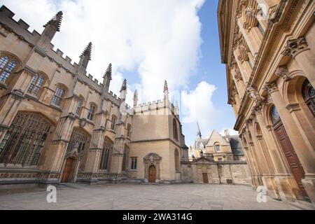 Das Sheldonian Theatre und die Bodleian Library sind Teil der University of Oxford in Großbritannien Stockfoto