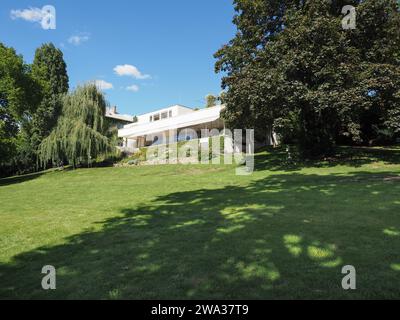 BRÜNN, TSCHECHISCHE REPUBLIK - CA. SEPTEMBER 2022: Villa Tugendhat Modernist House entworfen von Ludwig Mies Van der Rohe um 1929 Stockfoto