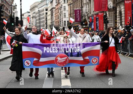 London, Großbritannien. Januar 2024. Londons jährliche Neujahrsparade mit Hunderten von Wagen im Zentrum von london, Großbritannien. Quelle: Siehe Li/Picture Capital/Alamy Live News Stockfoto