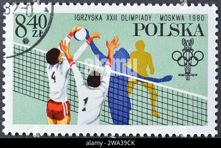 Gestempelte Briefmarke, gedruckt von Polen, auf der Volleyball, Olympische Sommerspiele in Moskau, um 1980 gezeigt wird. Stockfoto