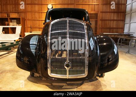 Im Inneren des Toyota Memorial Museum of Industry and Technology mit einer Ausstellung, die die Herstellung des Toyota AA-Modells von Hand zeigt. Stockfoto