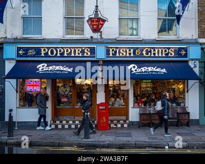 Poppie's Fish & Chips Shop Spitalfields London. Poppies Fish and Chips Shop wurde 1952 gegründet. British Fish & Chip Shop. Stockfoto