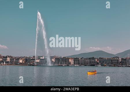 Genf, Schweiz - 25. März 2022: Der Jet d'Eau ist ein großer Brunnen in Genf, Schweiz und eines der berühmtesten Wahrzeichen der Stadt. Stockfoto