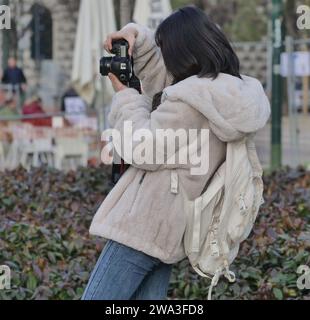 Mailand, Italien. Januar 2024. Silvester Piazza Castello Mailand, Momentaufnahmen von freudigen Momenten. Quelle: Unabhängige Fotoagentur/Alamy Live News Stockfoto