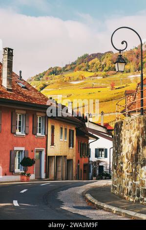 Kleine Gassen des mittelalterlichen schweizer Dorfes Saint-Saphorin, Lavaux Weinberge Stockfoto