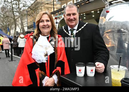 London, Großbritannien. Januar 2024. Londons jährliche Neujahrsparade mit Hunderten von Wagen im Zentrum von london, Großbritannien. Quelle: Siehe Li/Picture Capital/Alamy Live News Stockfoto
