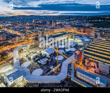 Hauptbahnhof, Baustelle Stuttgart 21, wo der neue Durchgangsbahnhof gebaut wird. Nachtaufnahme, Luftaufnahme, Stuttgart, Baden-Württemberg, Deutschland Stockfoto